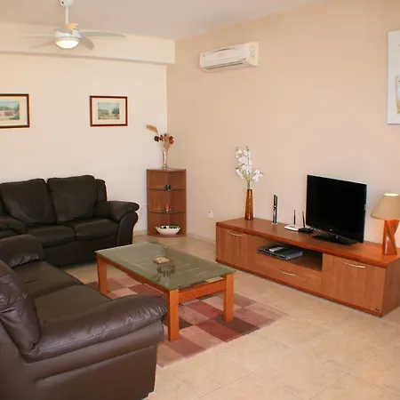 Trevs Argaka, Aristo 2, Block 4, Apt 209 * 아르가카